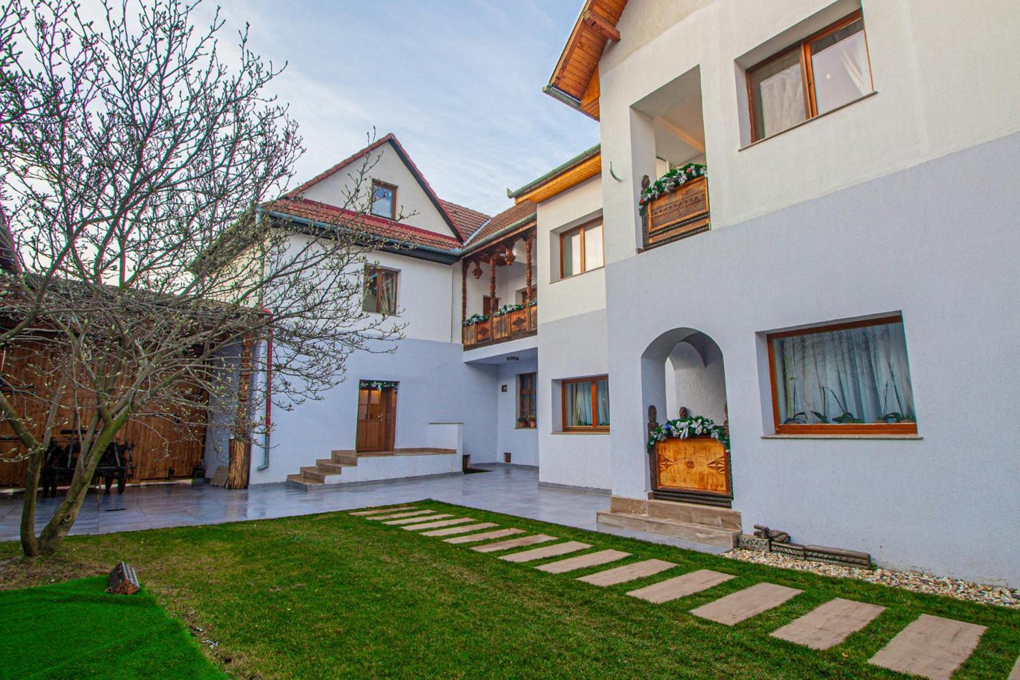 Runca-N Rai Hotel Cristian  Bagian luar foto