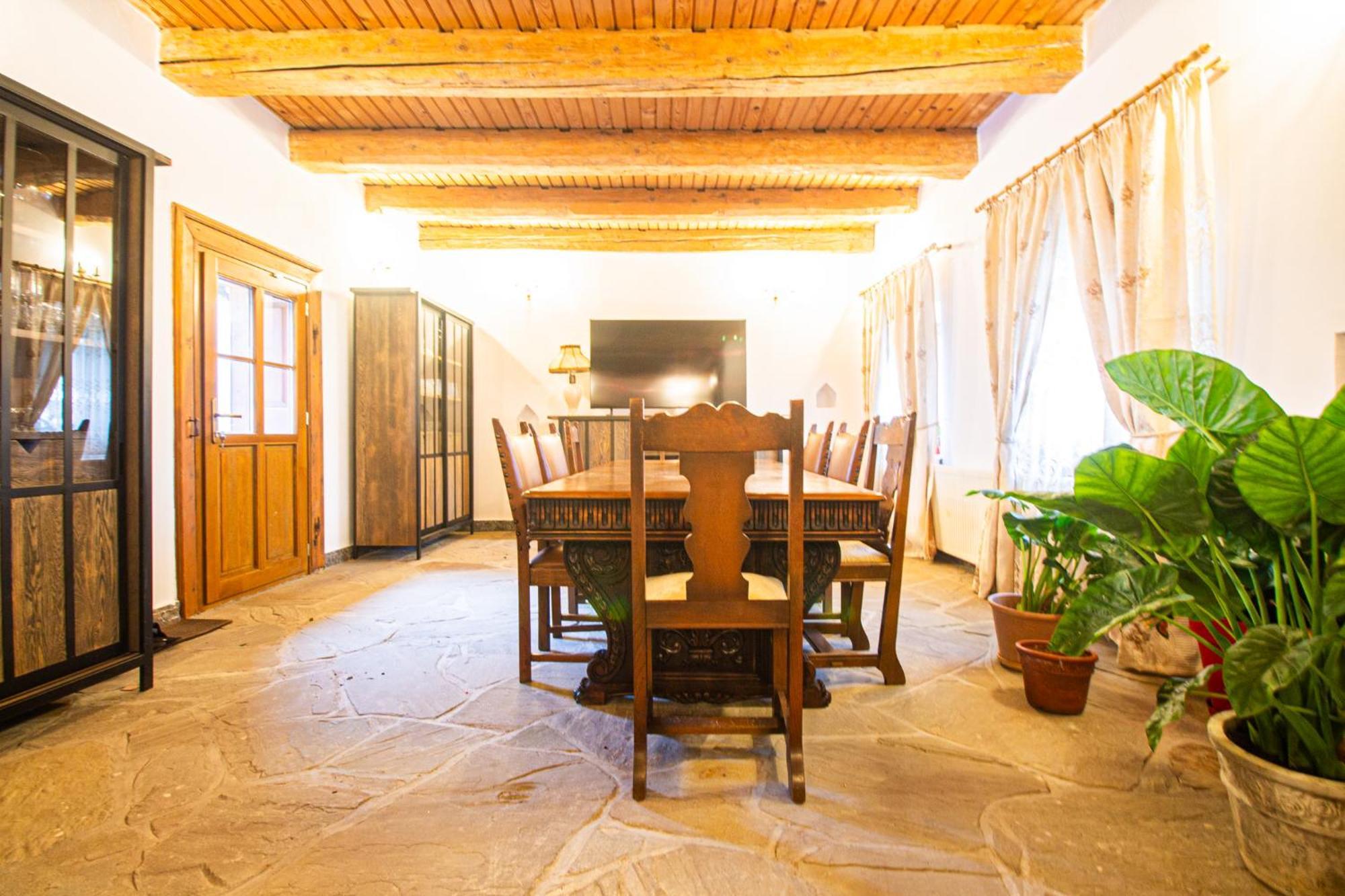 Runca-N Rai Hotel Cristian  Bagian luar foto