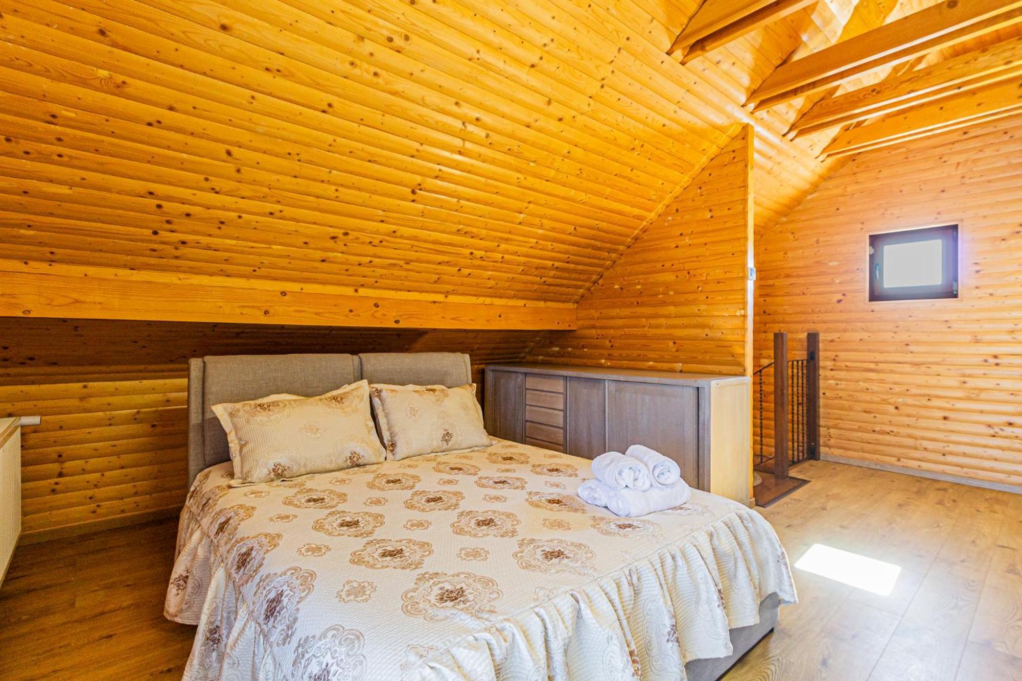 Runca-N Rai Hotel Cristian  Bagian luar foto